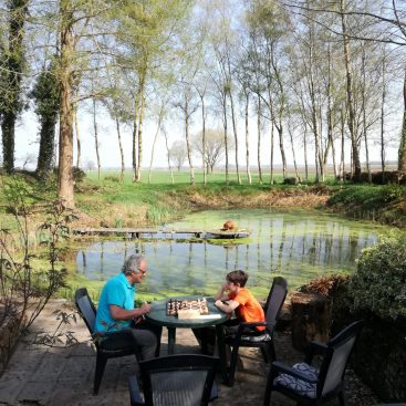 Schaken met opa.