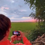 zonsondergang vanuit de boomgaard